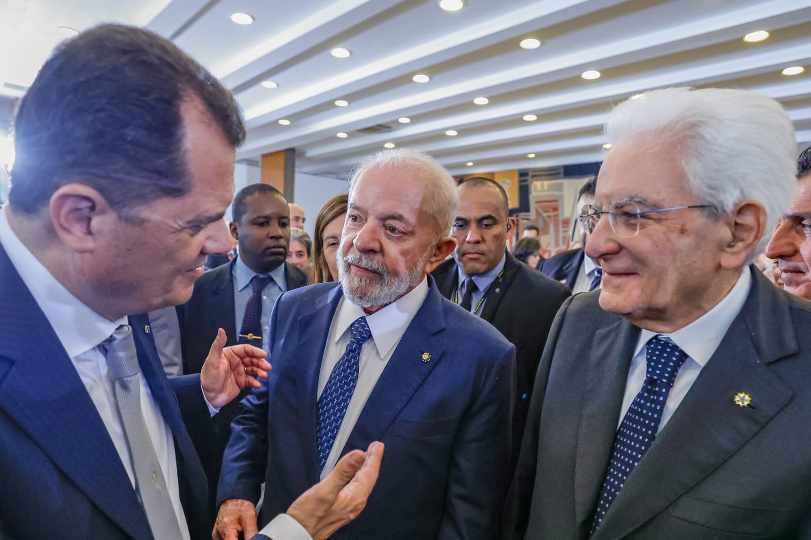 L’on. Fabio Porta con il Presidente della Repubblica italiana Sergio Mattarella e il Presidente del Brasile Lula.